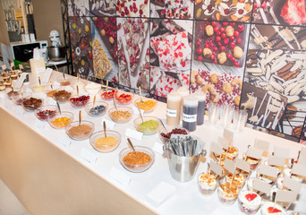 Crunchy chocolate pavlova mini cupcakes glasses appetizers finger food desserts