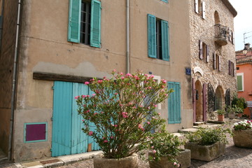 Trets et la montagne Sainte-Victoire en Provence, France