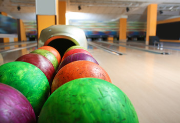Naklejka na ściany i meble Stand with balls in bowling club
