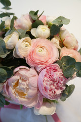 a bouquet of beige flowers