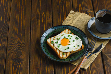 fried eggs on toast with hot coffee