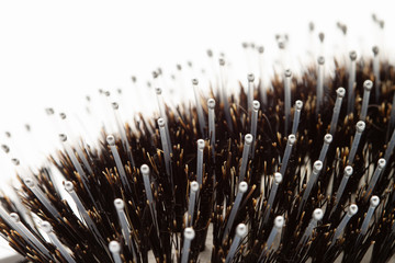 Hairbrush with mixed macro natural and plastic bristle 