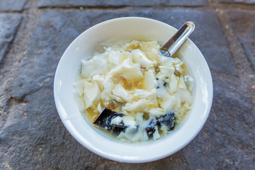Douhua , Taiwanese Tofu Dessert, tofu pudding, soybean pudding ( tau hu, tao pho ) in Hoi An old town, Vietnam.