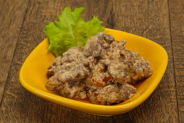 Chicken liver with cream and dry tomatoes