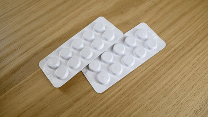 Fototapeta na wymiar Pills on the table in white plastic.