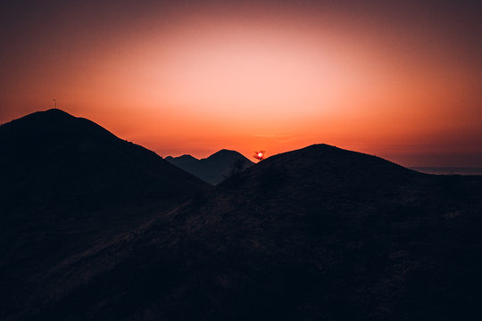 Rana is a significant three-peak mountain 457m. in the western part of Ceske stredohori. The Rana National Nature Reserve is situated on the south-western hill of the trike, is the center of paraglide