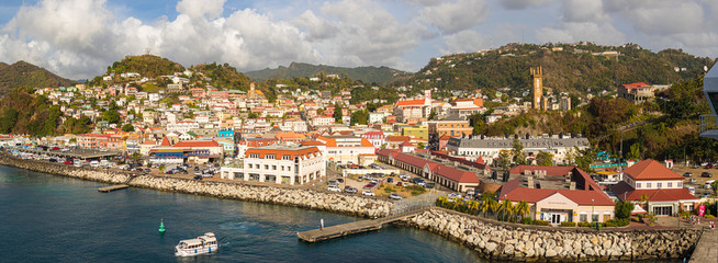 Naklejka na ściany i meble Panorama vom Hafen in St. George´s auf Grenada