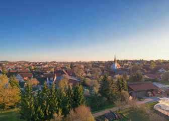 Satteldorf von oben, Kirche, Drohnenaufnahme, Panorama