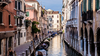 Fototapeta na wymiar Stadtansicht des historischen Venedig in Italien