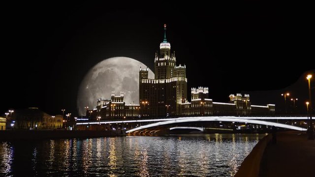 Full moon on the background of the Ukraine hotel in Moscow Time Lapse.
