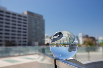ガラスボールに映る名古屋の街並みの風景