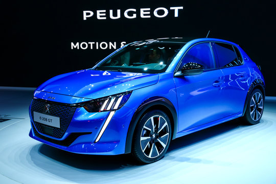 Peugeot e-208 GT