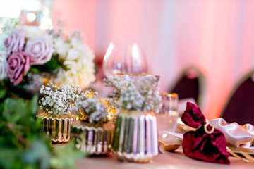Petit pot de fleur pour décoration de table de mariage 