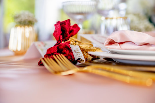 Mariage haut de gamme avec des fourchettes en or