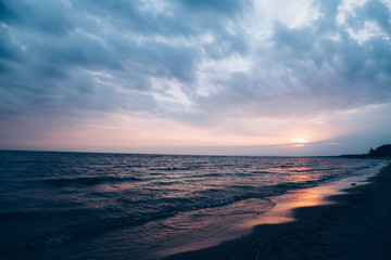 Fototapeta na wymiar Photo of the gulf of finland at sunset. Violet sky at sunset. Sea beach.