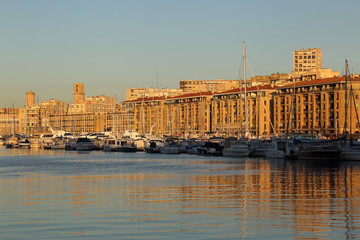 Fototapeta premium Sunrise on the old harbor of Marseille, France
