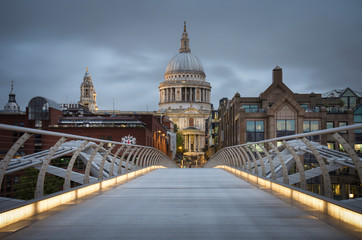 Fototapeta premium St Paul's Cathedral taken from Millennium Bridge at blue hour 