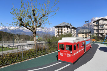 Fototapeta premium Jardin d'enfants. Jardin du Mont-Blanc. Aiguilles de Warens. Alpes françaises. Saint-Gervais-les-Bains. Haute-Savoie. France.