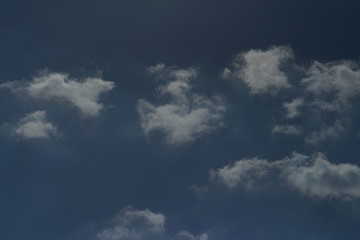 Obraz premium Sommer Himmel mit leichten Wolken