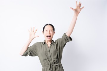 びっくりする女性
