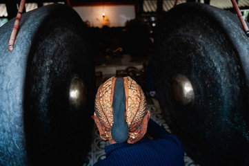 Gamelan Gong Player