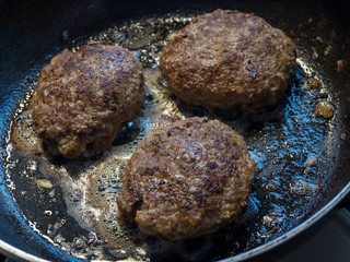 自家製ハンバーグ