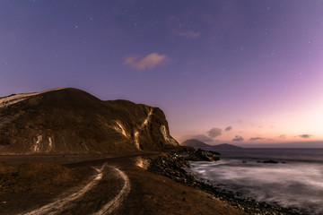 Der wunderschöne Nachthimmel irgendwo an der Pazifikküste von Peru.