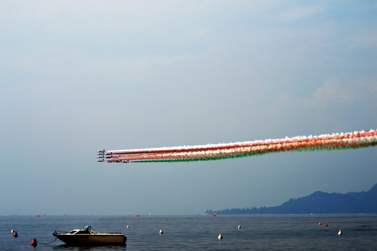 Frecce Tricolori PAN su lago