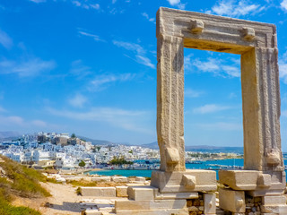 Portara - ruins of ancient temple of Delian Apollo on Naxos island, Cyclades, Greece - obrazy, fototapety, plakaty
