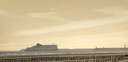Fototapeta premium beautiful landscape with a ferry arriving in the port of Calais at dawn