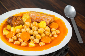 Garbanzos con chorizo