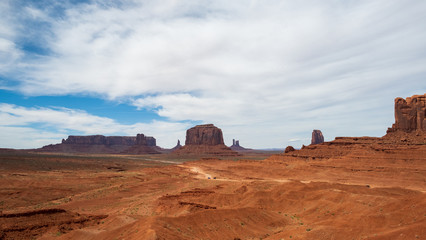 Fototapeta na wymiar Ausblick auf die Berge des Monument Valley im Bundesstaat Utah