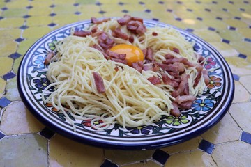 Assiette de pâtes spaghettis à la carbonara - Département du Rhône - France