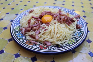 Assiette de pâtes spaghettis à la carbonara - Département du Rhône - France