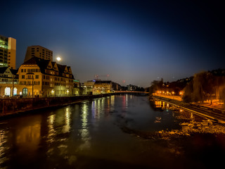 Fototapeta na wymiar river at night