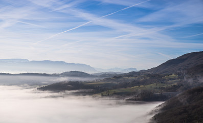 Obraz premium Point de vue au dessus des nuages un matin