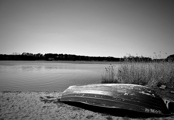 łódka w oczekiwaniu na lato © Adrian