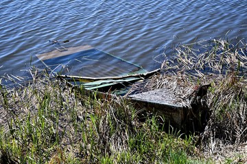 porzucona łódź © Adrian