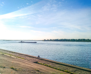 Obraz premium man on a pier on a lake
