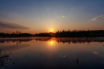 Fototapeta na wymiar Sonnenaufgang am See