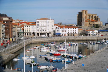puerto pesquero del norte de españa