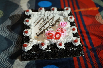 Indian reception wedding cake with roses and donuts