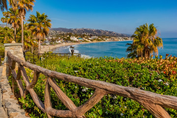 Laguna Beach  walkway overlooks Pacific Ocean.