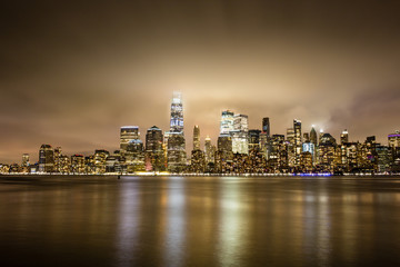 Obraz premium Fog rolling over New York City skyline