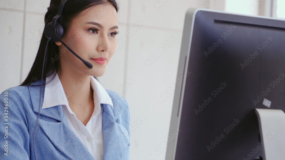Aufkleber customer support agent or call center with headset works on desktop computer while supporting the cu