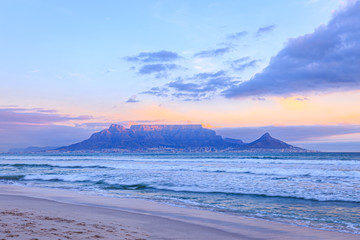 Full view of table mountain of the cape town at magic hour