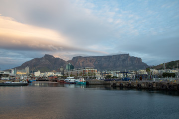 Fototapeta premium View of table mountain from waterfront in Cape Town
