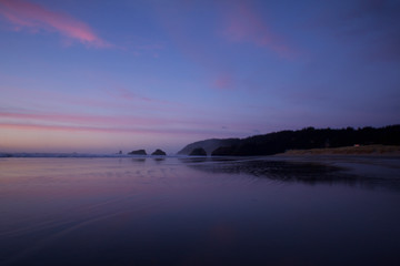 Fototapeta na wymiar The most beautiful sunset I've ever seen on Cannon Beach, Oregon
