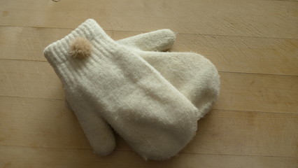 Fototapeta na wymiar knitted white wool gauntlets