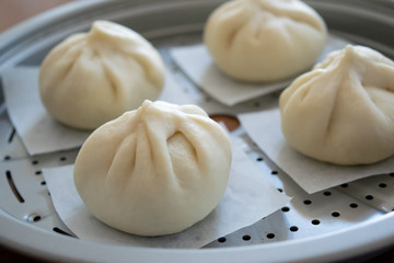 自宅で手作りした肉まん　成型してから蒸す前の肉まん